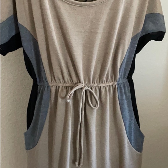 Cute short sleeve dress with pockets - Picture 2 of 4